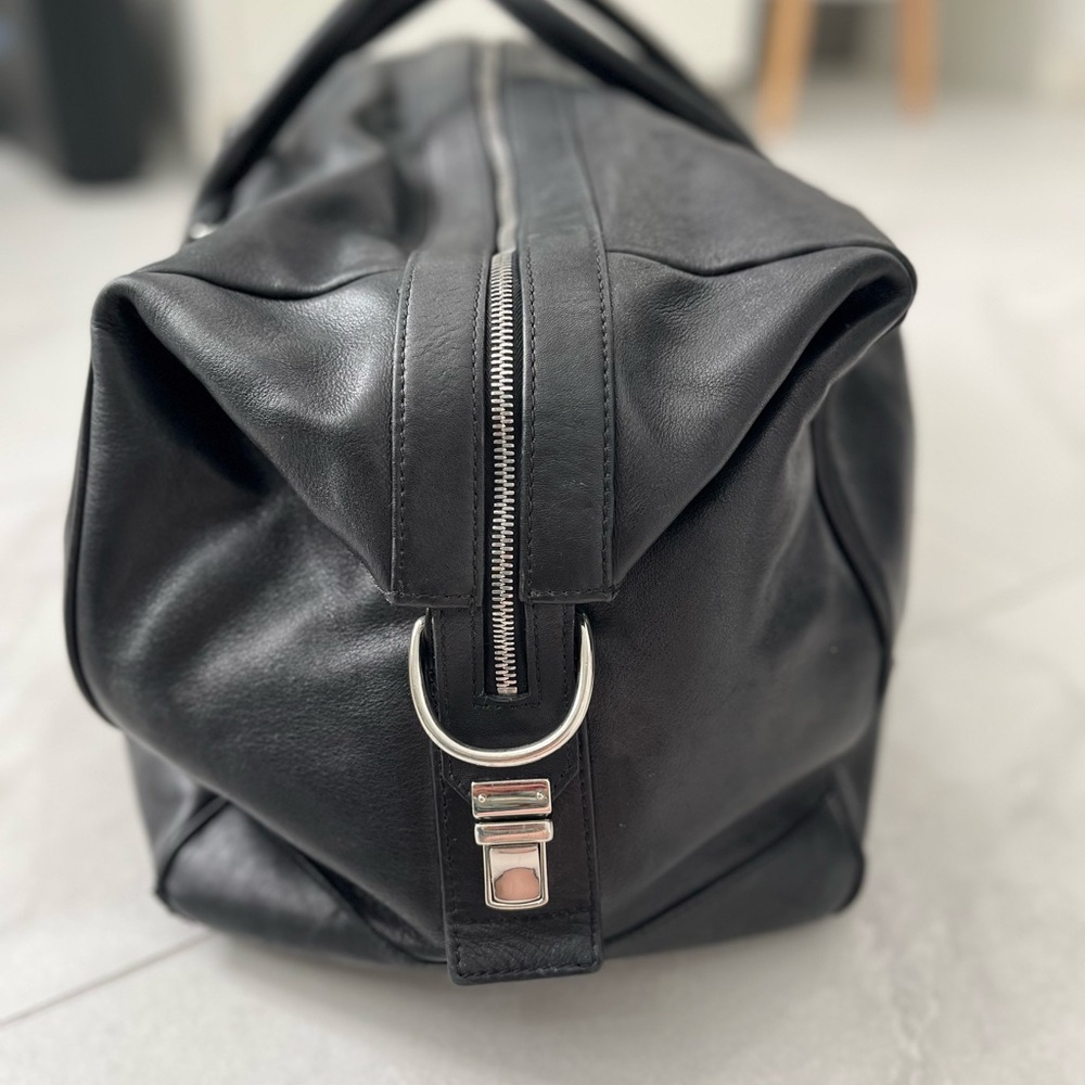 Large Coach Black Leather Voyager Duffle Bag - Internal Pockets, Great Condition - Picture 5 of 12